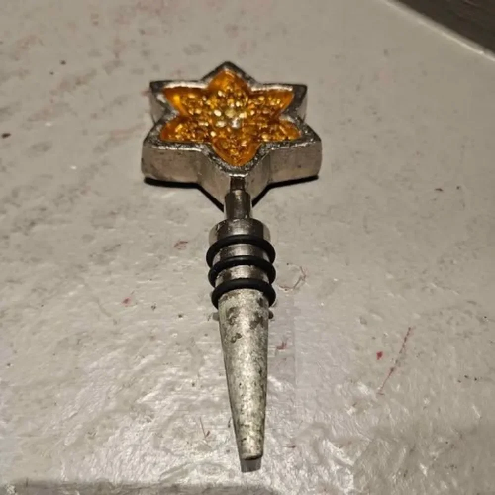 Star Rhinestone Wine Bottle Stopper